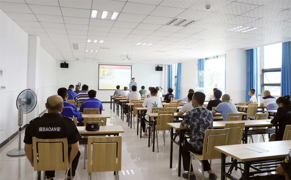 图3:重庆市利民防火中心专业消防人员通过PPT讲解火灾案例_看图王 图3:重庆市利民防火中心专业消防人员通过PPT讲解火灾案例_看图王